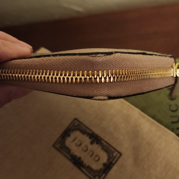 Gucci Marmont Supreme Zippered Beige Wallet - Picture 3 of 10